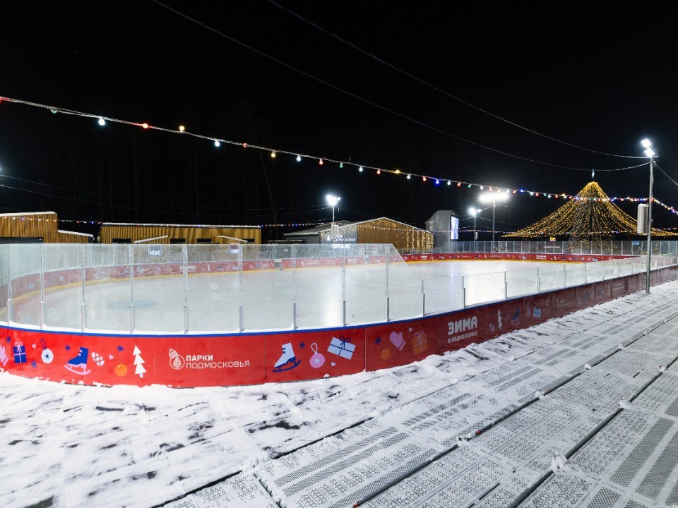 Атмосферный каток с горячим чаем и музыкой запустят в «Скитских прудах» к 15 декабря