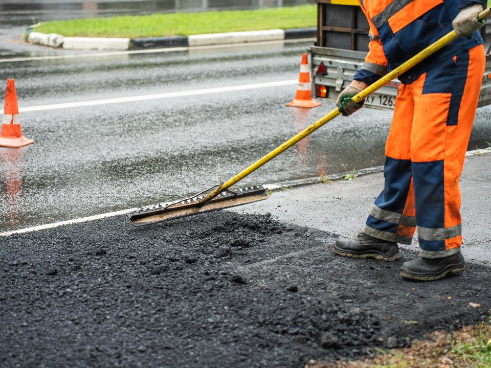 Качество дорог в Ступинском округе повышают с помощью системного ремонта