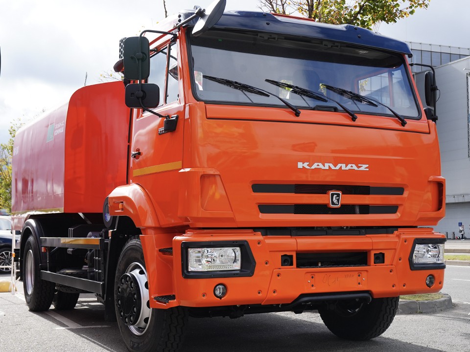 В Дмитровском округе обновили парк коммунальной спецтехники