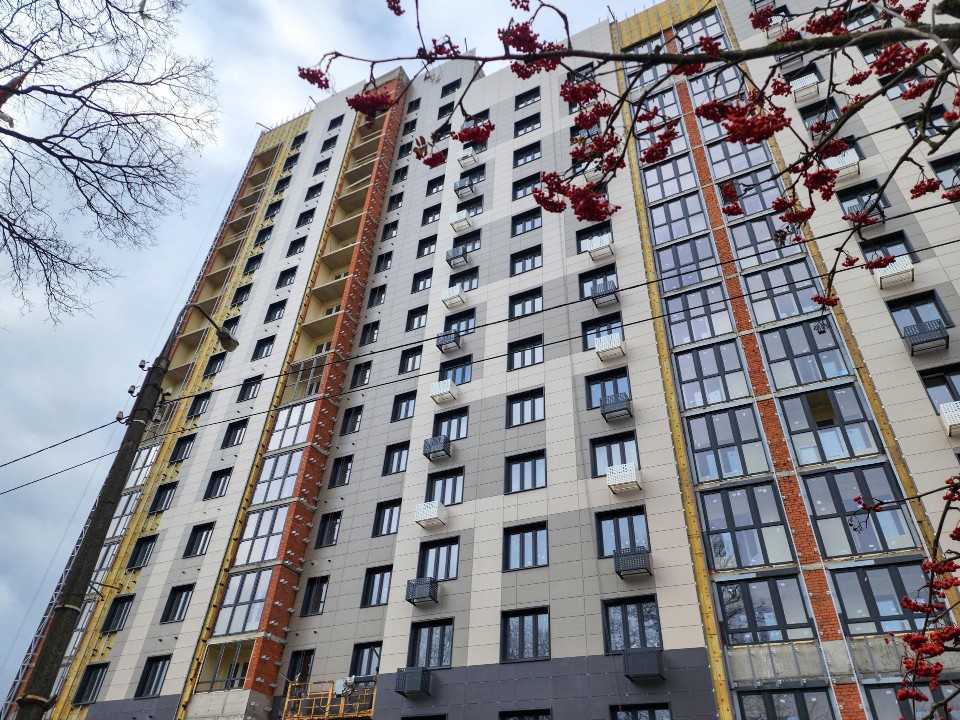 В Климовске возводят новый дом для переселенцев из аварийного жилья