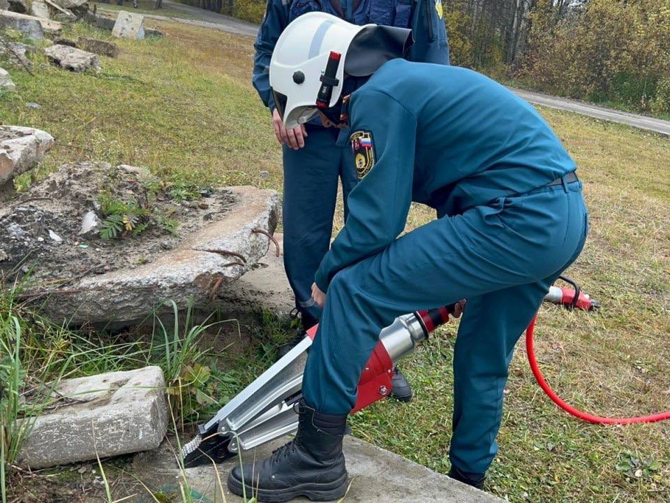 Кадеты из школы №12 стали участниками спасательных операций в учебном центре МЧС в Ногинске