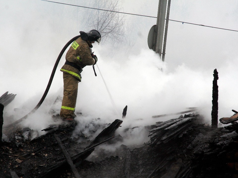 В поселке ОРГРЭС сгорел двухэтажный дачный дом вместе с пожилым хозяином