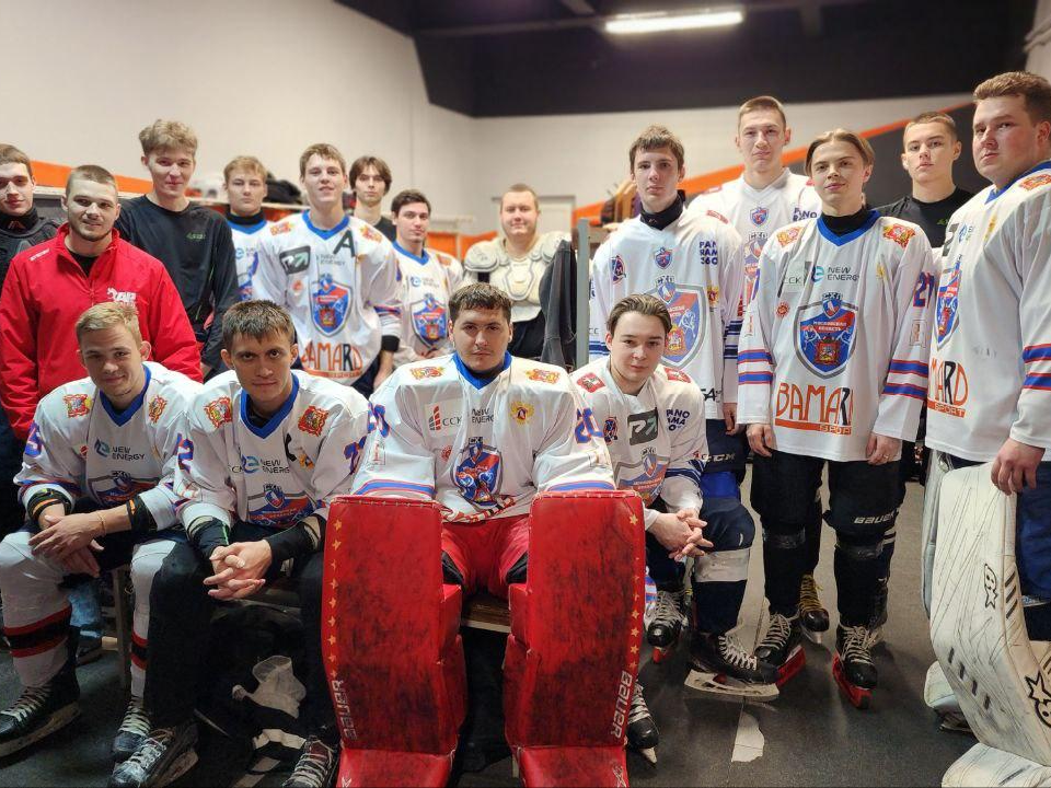 Новый хоккейный клуб из Дмитрова с разгромом обыграл команду из Королева