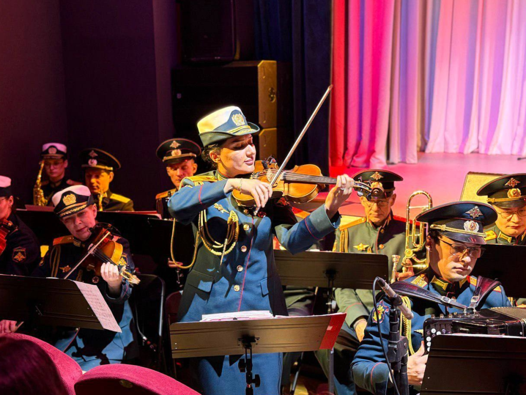 Ансамбль ракетных войск «Красная звезда» выступил в Молодежном с патриотическим концертом