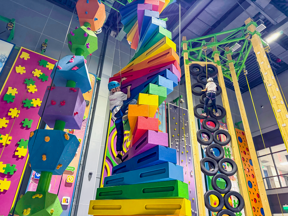 Скалолазание стало новым этапом в жизни подопечных центра «Гармония»