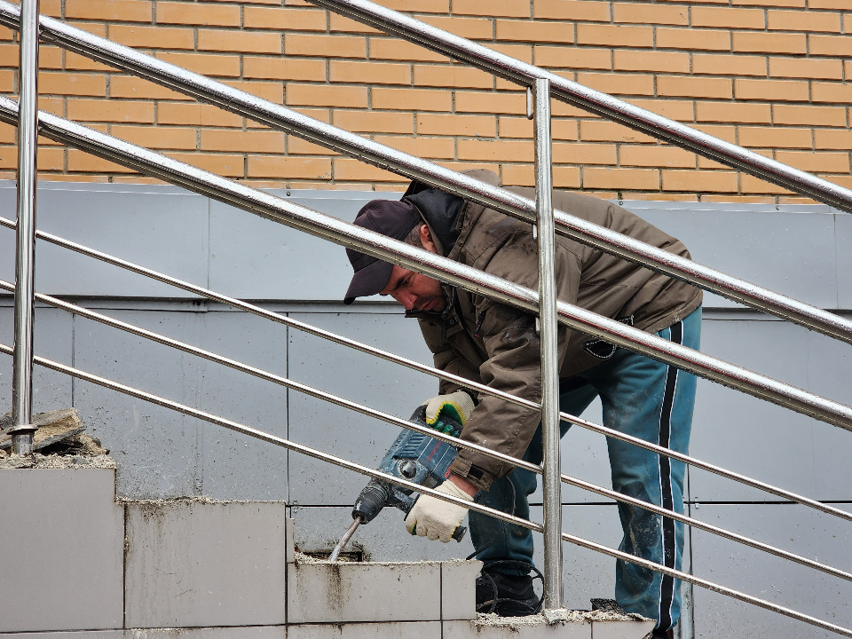 Маленьких пациентов детской поликлиники № 1 в Подольске будут встречать обновленные входные группы