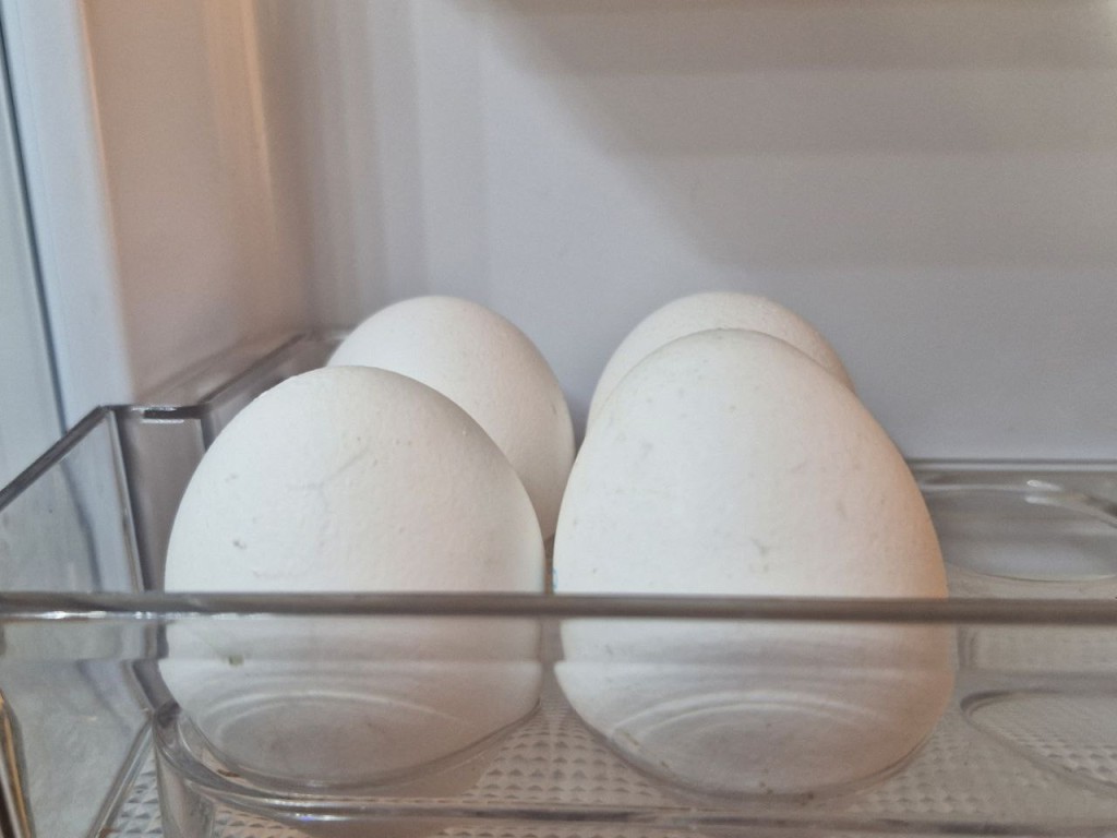 Три года мать собирала скорлупу от яиц: вот зачем она нужна на огороде и дома