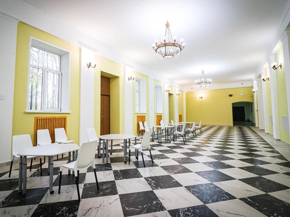 В Майдановском клубе открылось обновленное фойе после ремонта