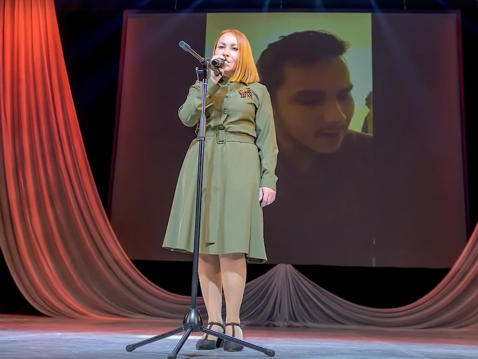 Мама ступинского героя СВО исполнила на конкурсе произведение сына