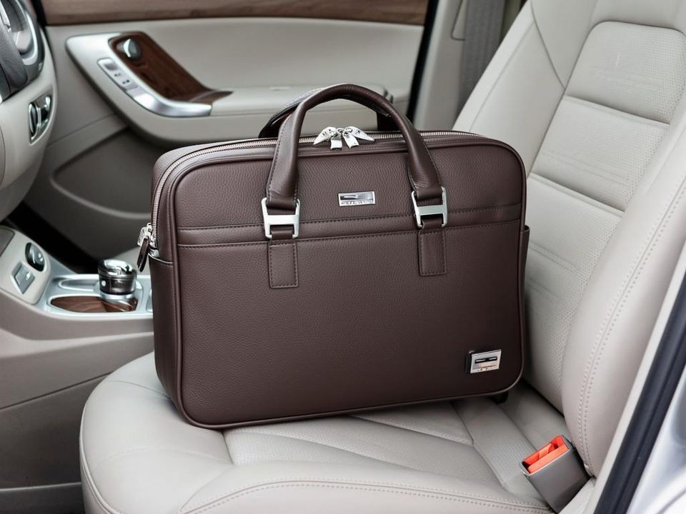 Хватит одного рюкзака: двое бывших зэков украли миллионы прямо из салона автомобиля