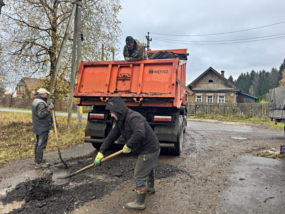 Коммунальщики выровняли дорогу на Южной и сделали ее безопасной