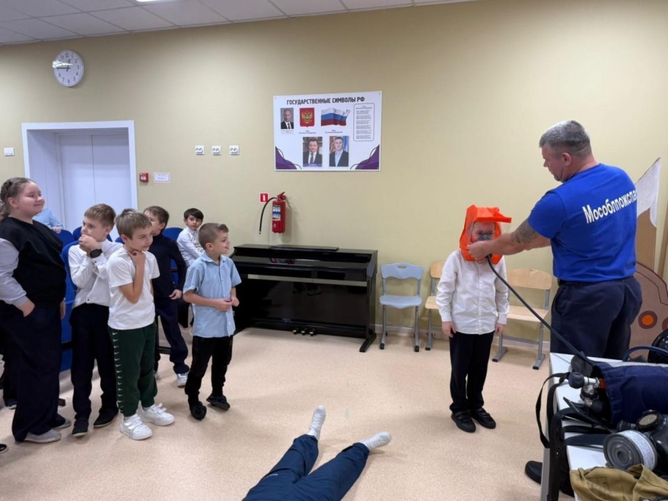 Школа безопасности: спасатели в Кашире научили подростков правилам поведения в ЧС