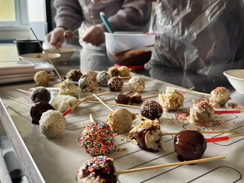 Билет в будущее: можайские школьники учились готовить кейк-попсы