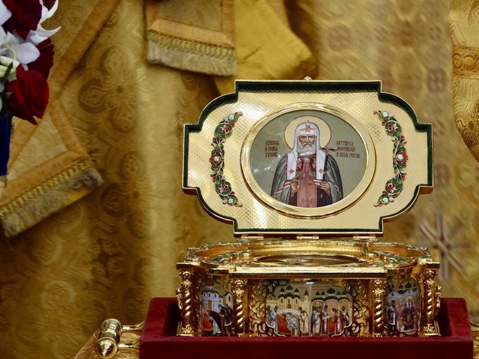 О чем молятся паломники святителю Тихону у его мощей в Сергиевом Посаде