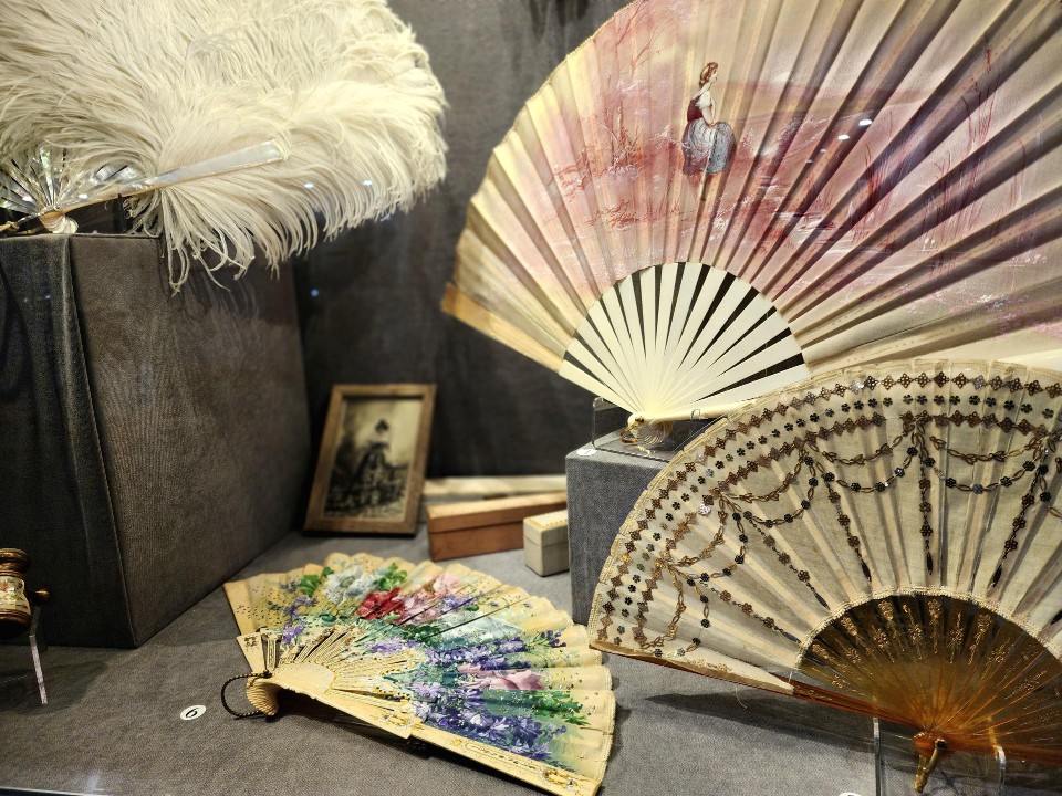 Для чего веер мужчине и как с его помощью флиртовать, расскажут на выставке вееров в Балашихе