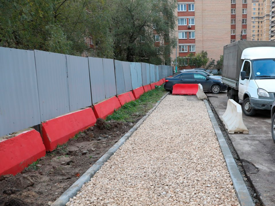 Парковку на Лихачевском шоссе, 1 постараются сохранить