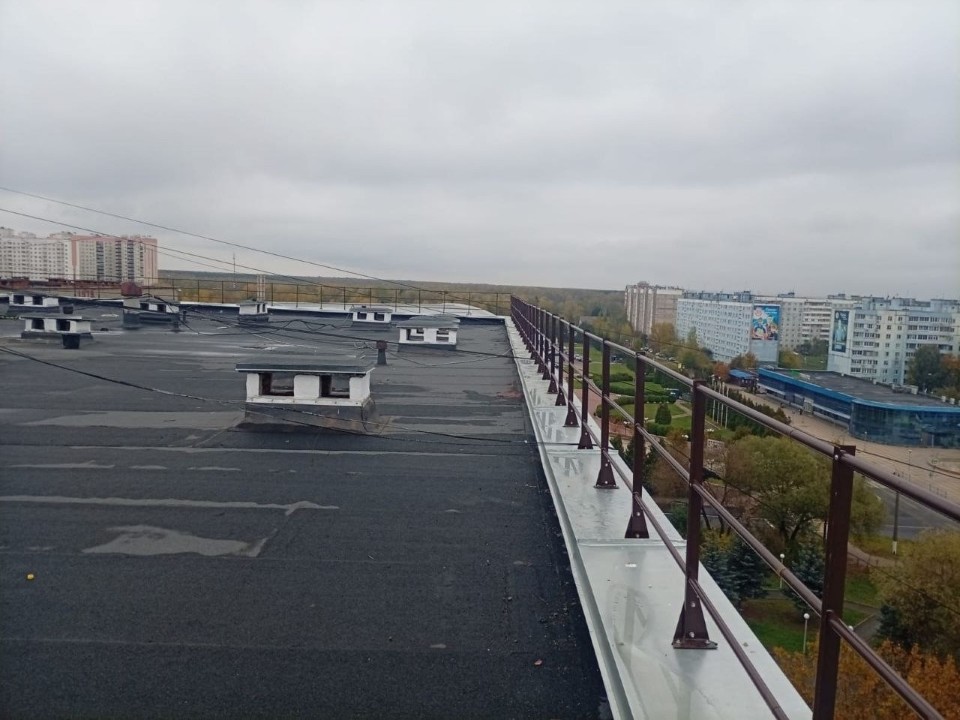 Жильцов дома на Полиграфистов избавили от сырости из-за протекающей кровли