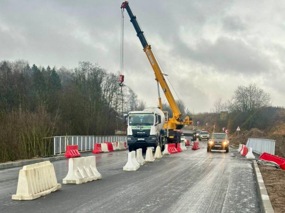 Мост у деревни Тураково вернулся к жизни: движение запустили по одной полосе, а полное открытие — уже скоро