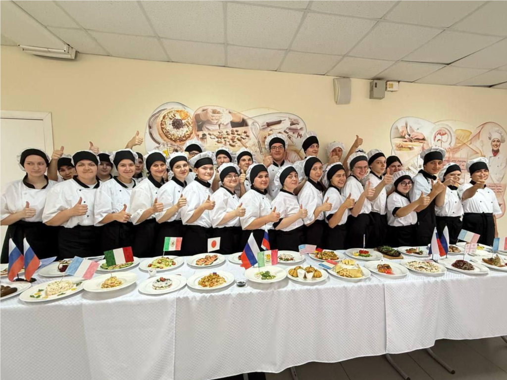 Студенты Губернского колледжа отметили День повара конкурсами и выставкой