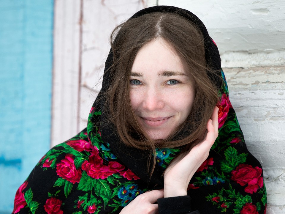 Красавицы в павлопосадских платках поразят грацией в День народного единства