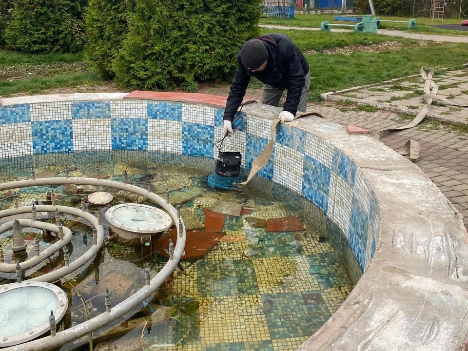 Щелковские фонтаны начали готовить к зимнему периоду