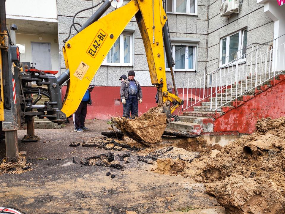 На Тепличной в Подольске устраняют последствия прорыва теплотрассы