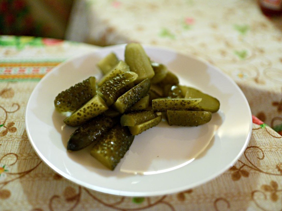 Как сохранить вкусы лета: закрутки из последних огурцов