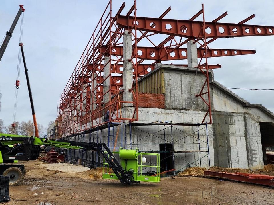 Реконструкция продолжается: над трибунами стадиона «Спартак» делают навес