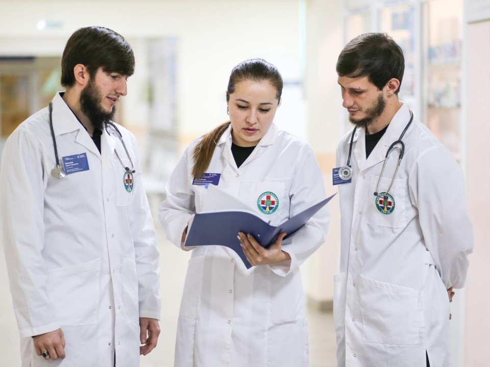 Медики нового поколения: в Запрудне начали работать два новых терапевта — как записаться на прием