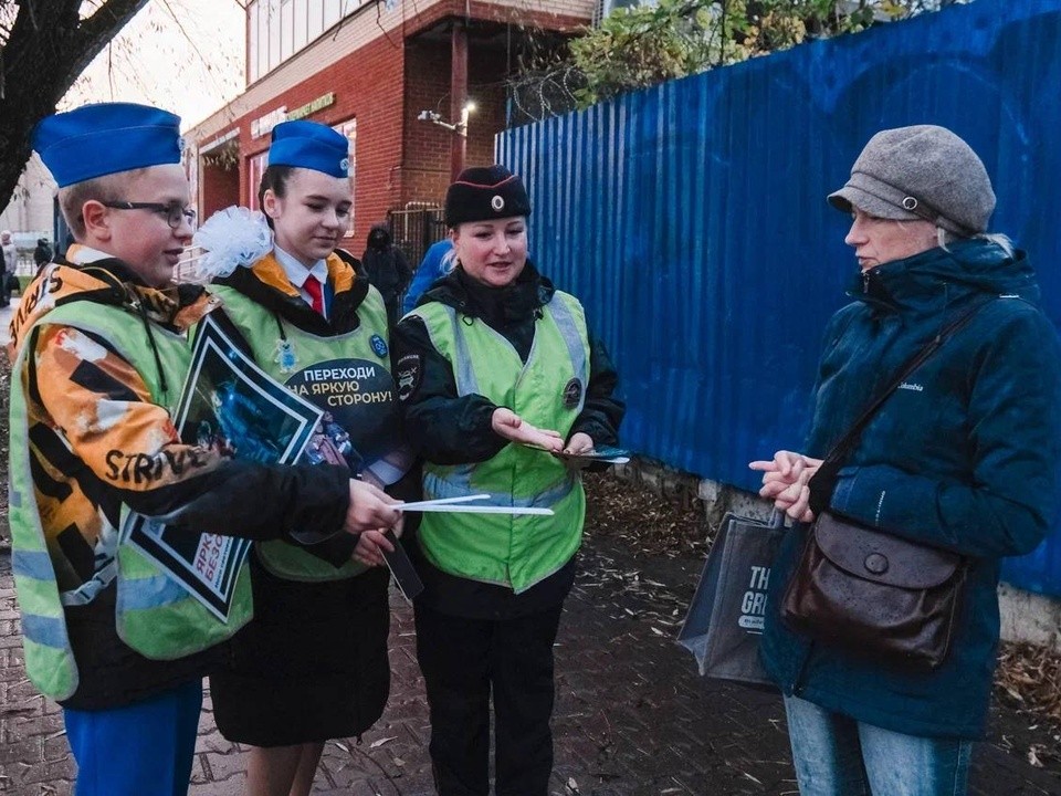 В Орехово-Зуеве полицейские поздравили водителей с Днем автомобилиста