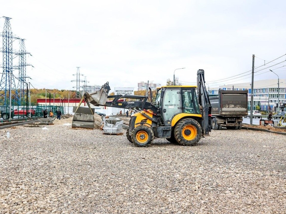 Стоянку для автобусов с остановками для пассажиров откроют осенью в Путилкове