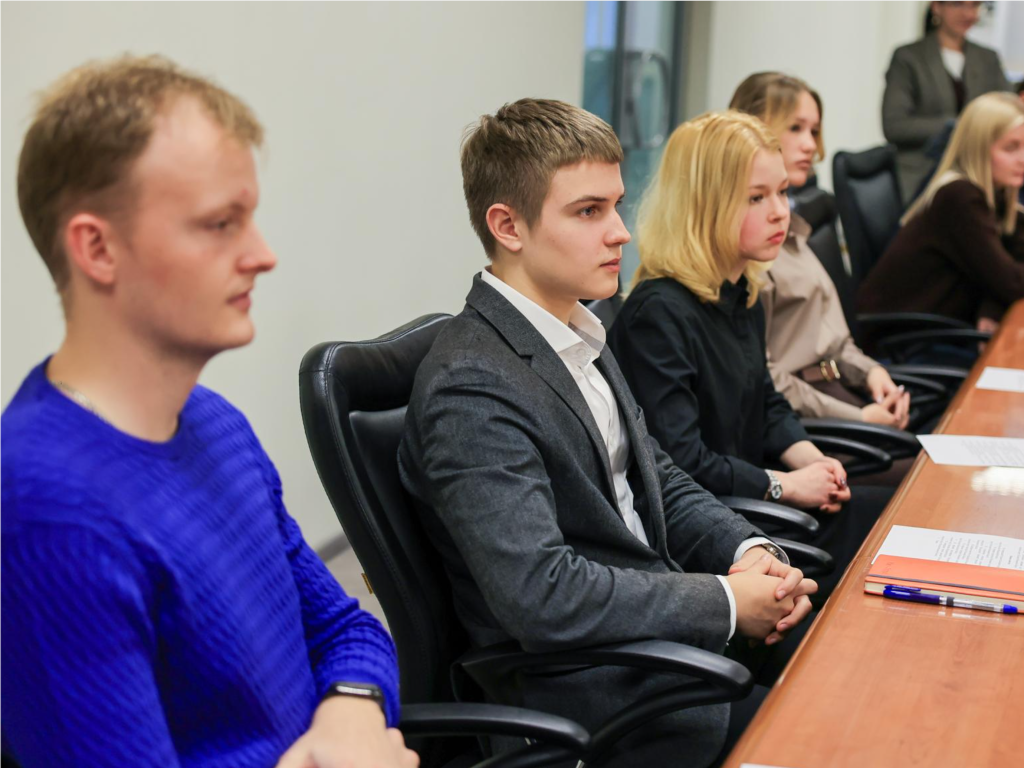 Молодые парламентарии избрали председателем сподвижника адаптивного спорта