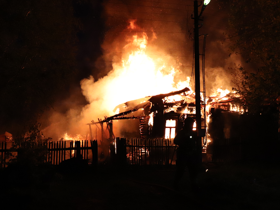 В Козине сгорел дом, обошлось без пострадавших