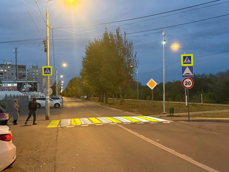 На Парковской улице установили проекционную подсветку пешеходного перехода