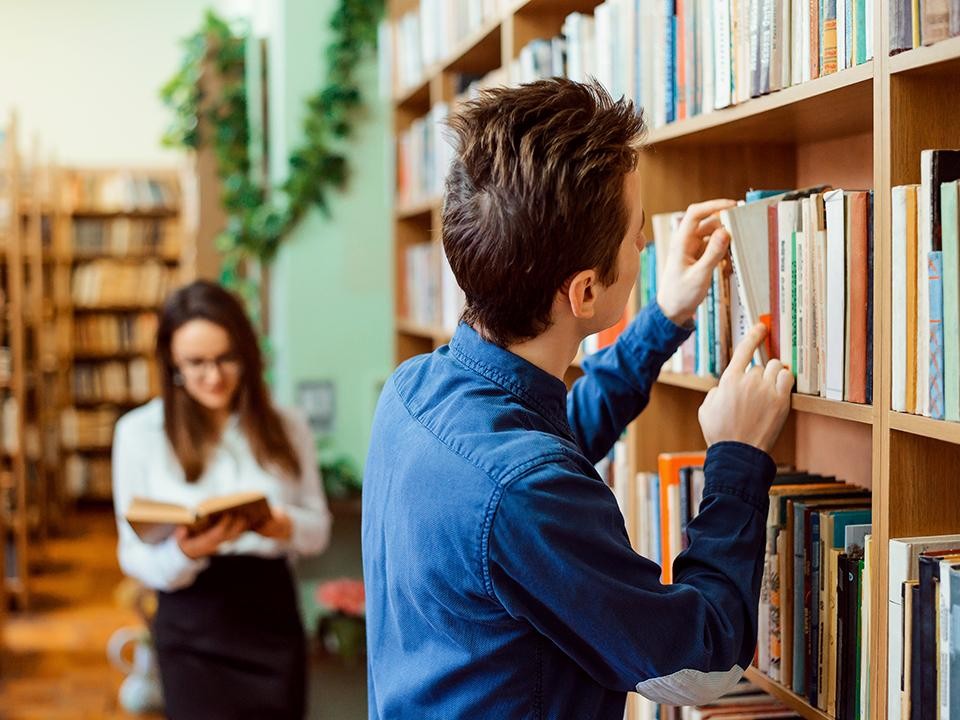 Дешевле психоаналитика: как классика помогает справиться с осенней хандрой