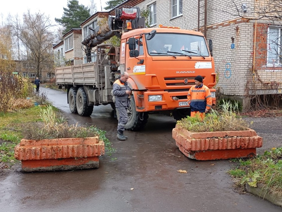 Ограничители защитили двор на Киевском шоссе от транзитного транспорта