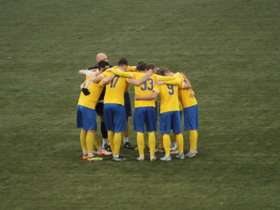 Одна красная карточка лишила «Зоркий» чемпионства: драматичный финал первенства Подмосковья