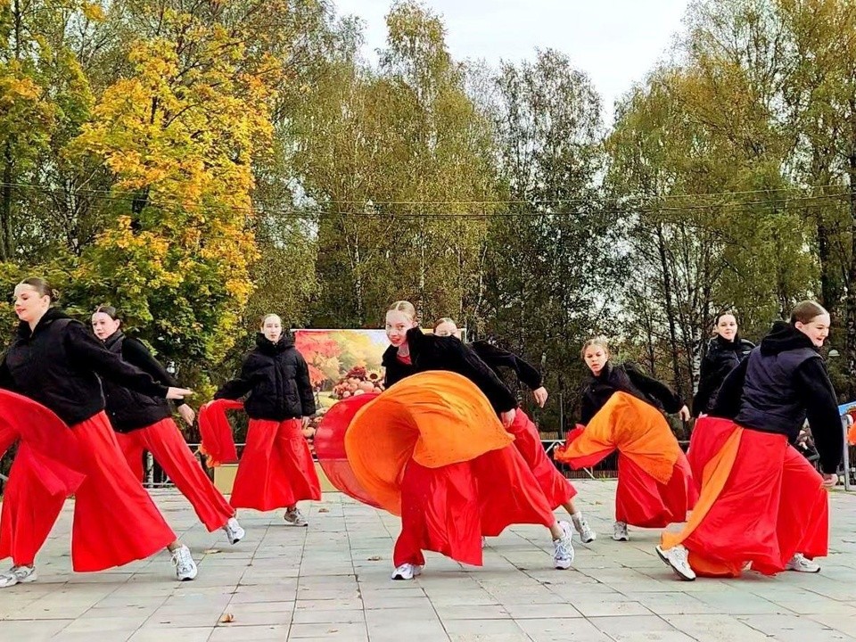 Бег, зарядка и мастер-классы: парк Клина пригласил горожан на яркие на выходные