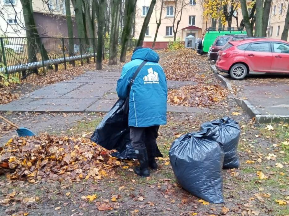 За чистотой дворов и общественных пространств следят 260 сотрудников «УК Подольск»