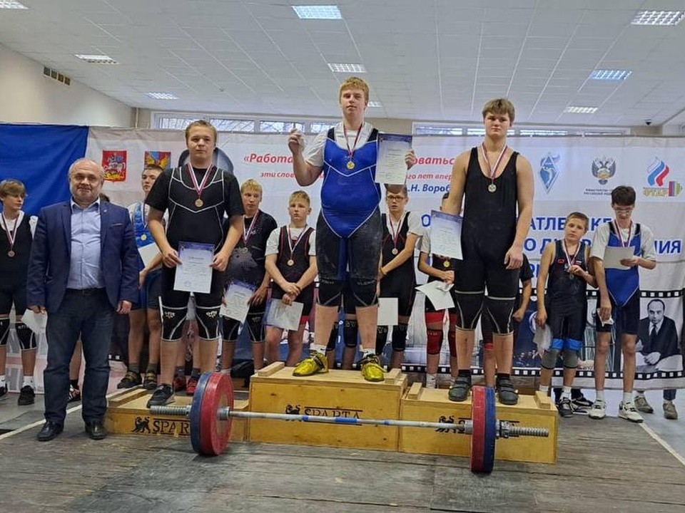 Четыре золотые медали выиграли тяжелоатлеты из Люберец на региональном турнире
