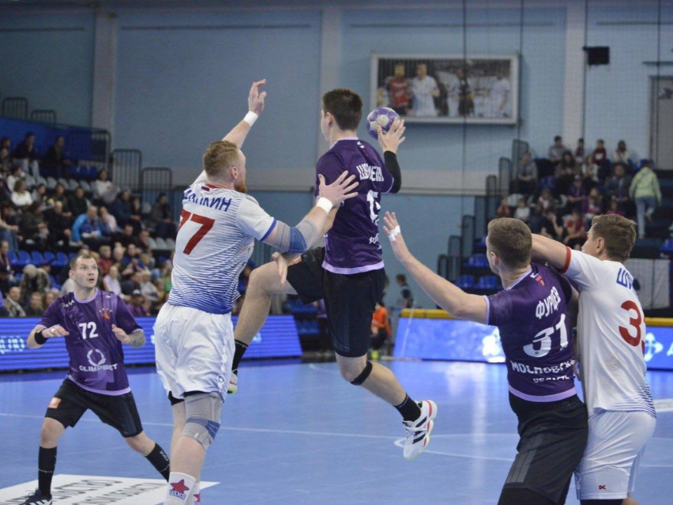 Чеховские гандболисты не удержали победу в бою со столичной командой