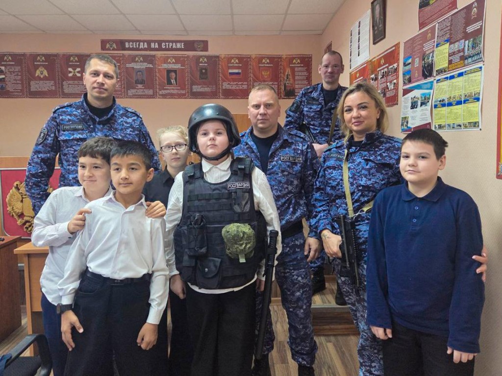 Росгвардейцы провели урок мужества для школьников в Дмитрове