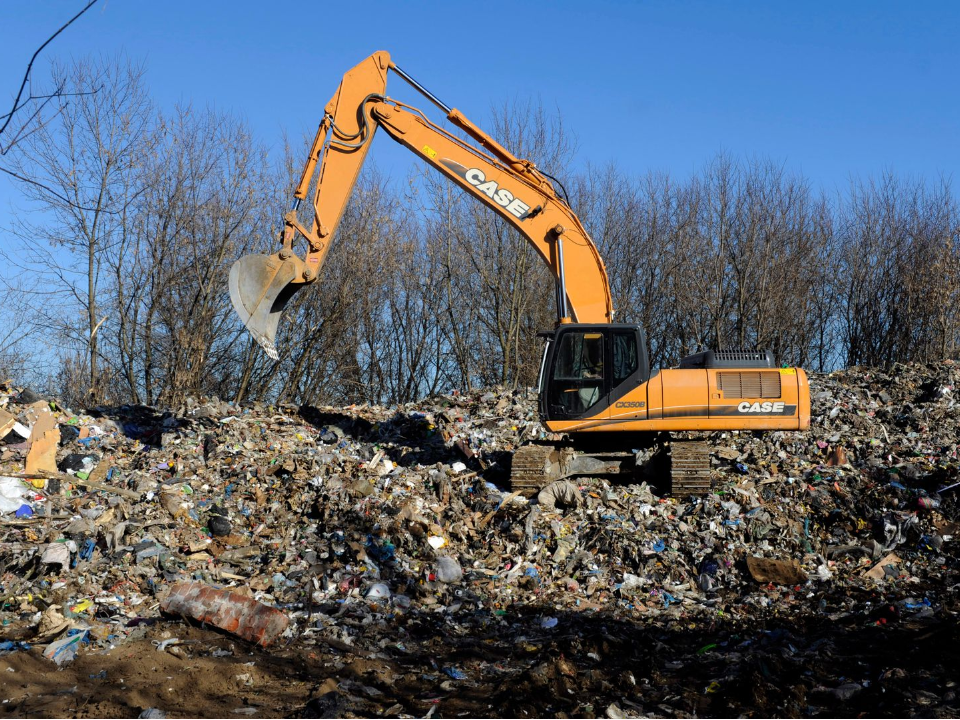 В Красногорске обнаружили незаконную свалку в охранной зоне ЛЭП