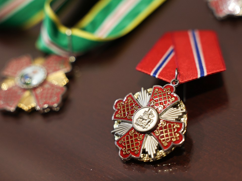 Поддельный знак клуба нумизматов Сергиева Посада продают аферисты в интернете