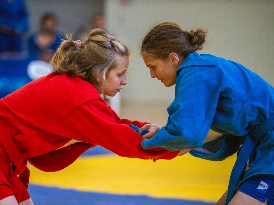 Сила, дух и победы: лобненские бойцы отличились на соревнованиях по самбо