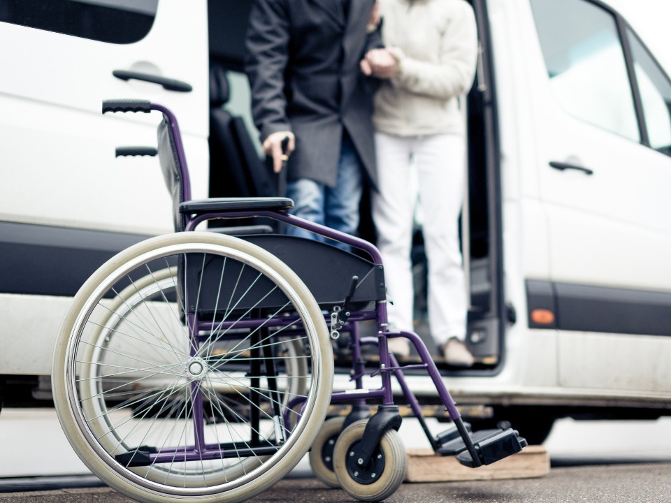 Бесплатная поездка с комфортом: как заказать социальное такси