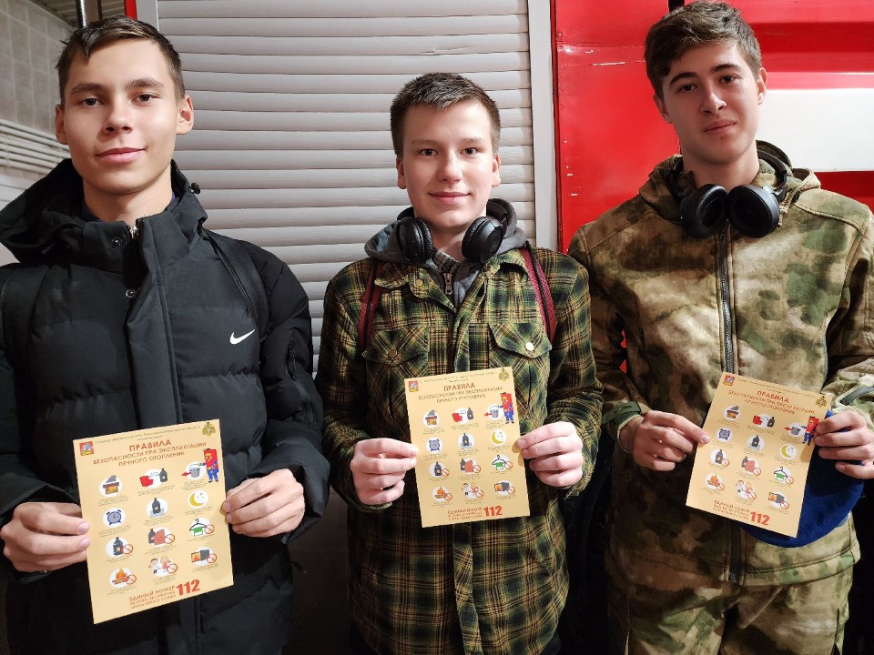 Дети в Солнечногорске примерили на себя роль пожарных