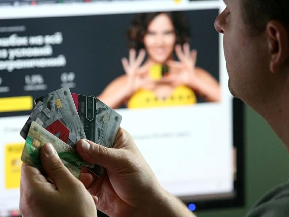 Карты мигрантов из реестра контролируемых лиц начнут блокировать