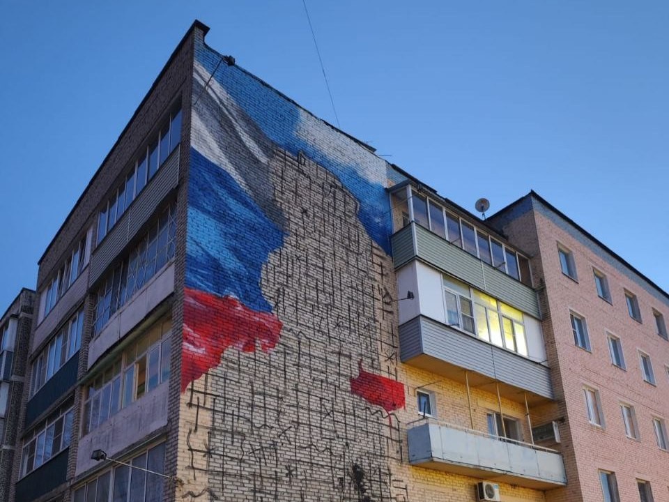 Пятиэтажный дом в Луховицах украсит граффити на тему СВО