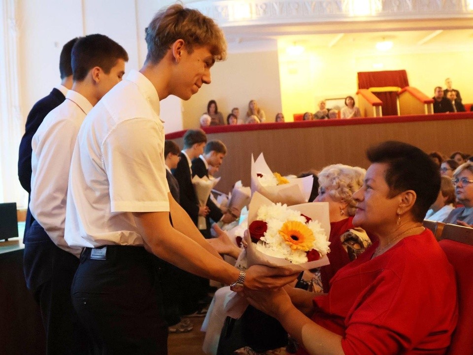 Лучших педагогов наградили в Ступине ко Дню учителя